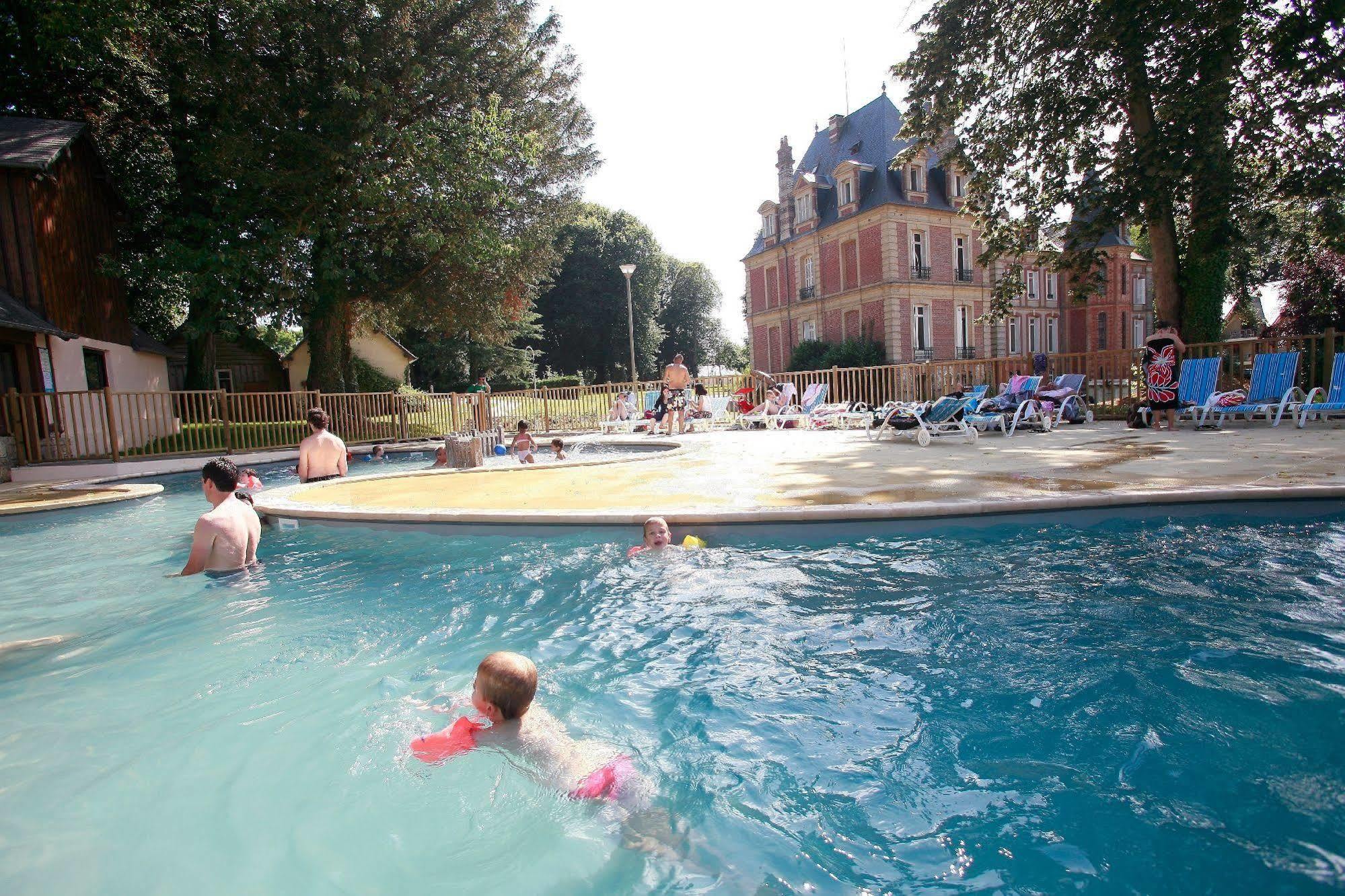 Le Chateau De Pretreville La Rivière-Saint-Sauveur Exteriör bild